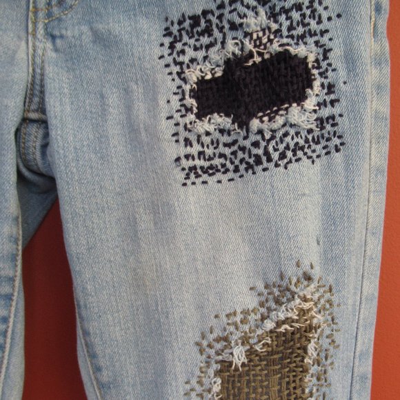 Levi's Girl's Custome Hand Embroidered Jeans 14 - Picture 2 of 16